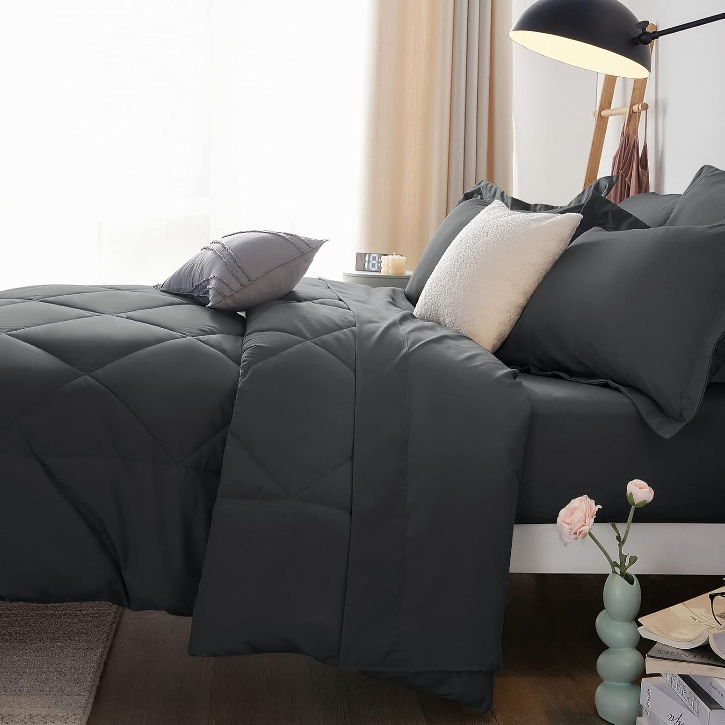 7 Pieces, Luxury Soft Bed Set for All Seasons, Bedding Set with Down Alternative Comforter, Sheets, Pillowcases & Shams - BigGreenBear.com bedding 49.99 USD Big Green Bear