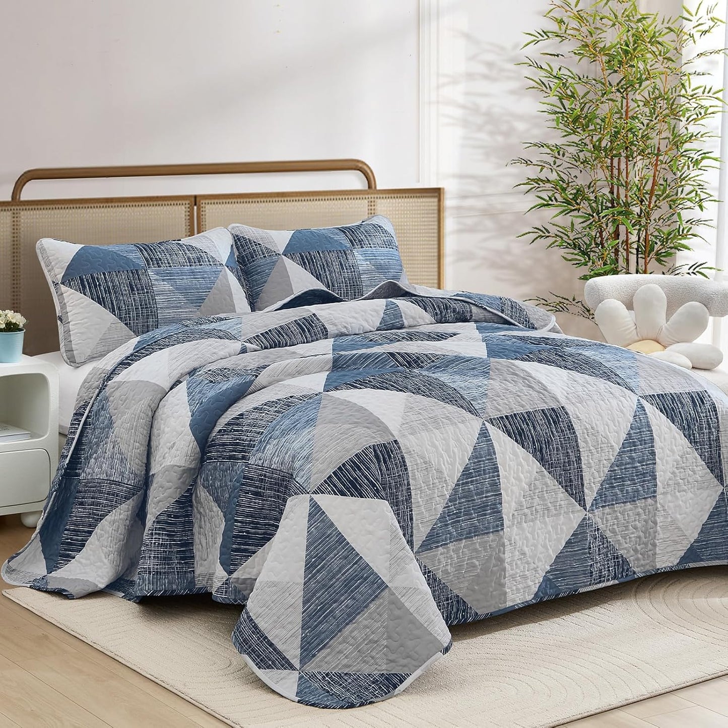 Super Soft Quilt Queen Size Blue, 3 Pieces Patchwork Bedspread Bedding All Season - BigGreenBear.com bedding 39.99 USD Big Green Bear